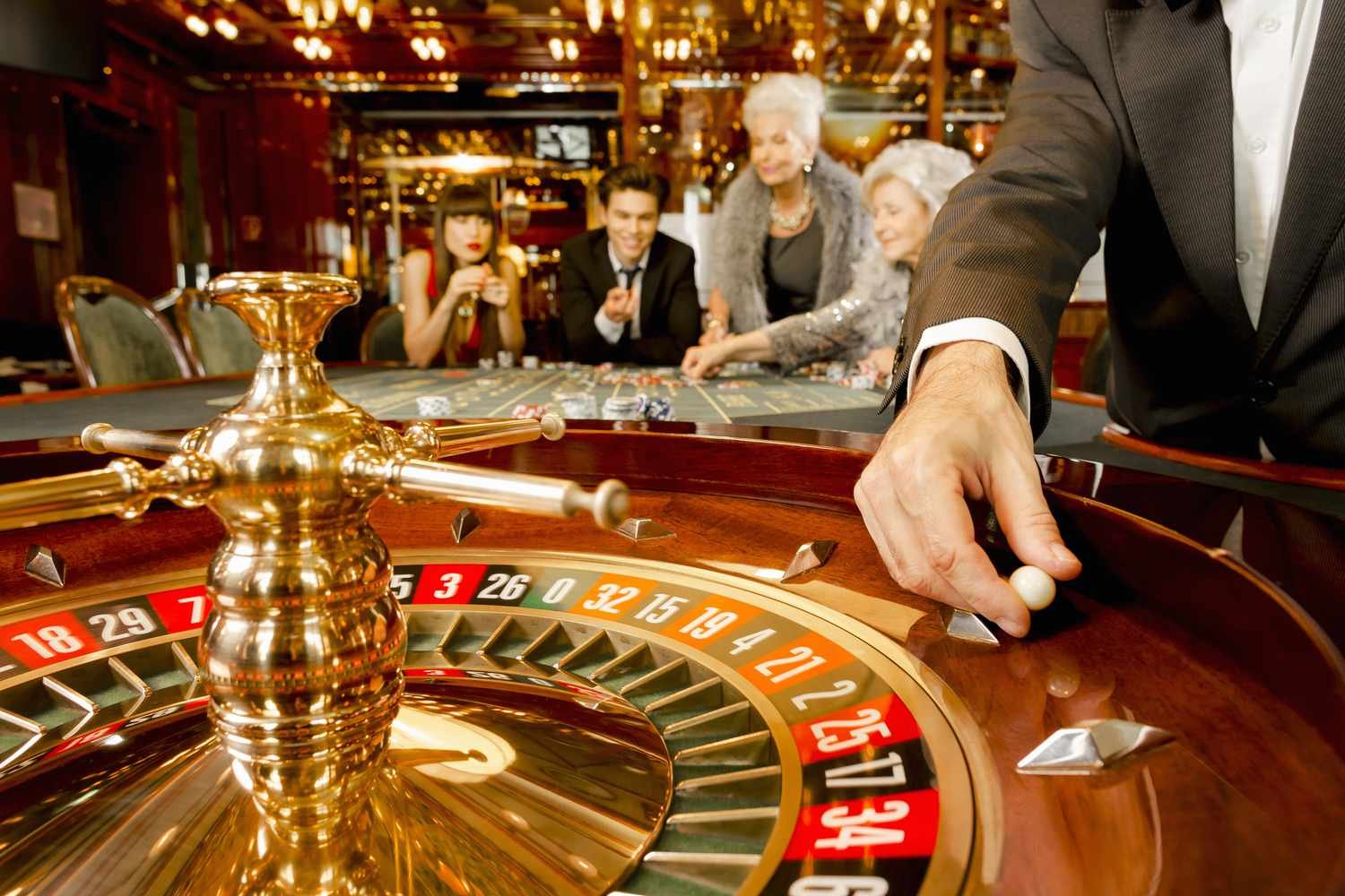 rans33 Multi-Bet dashboard on mobile showing three live-dealer table feeds side by side